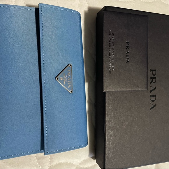 Pre loved Blue tri fold wallet - Picture 7 of 7